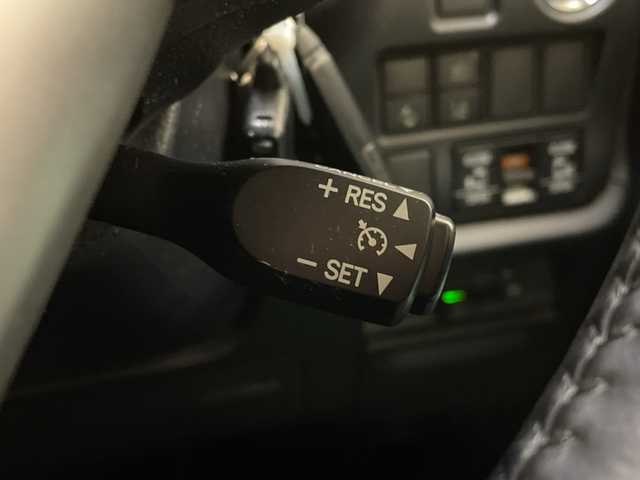 トヨタ ヴォクシー ZS 煌Ⅲ 新潟県 2020(令2)年 5.1万km ブラック 4WD/純正10インチSDナビ(NSZN-Z68T)/CD/DVD/BT/フルセグテレビ/バックカメラ/ETC/ドライブレコーダー/フリップダウンモニター/衝突被害軽減ブレーキ/レーンキープアシスト/クルーズコントロール/両側パワースライドドア/半革シート/MTモード付AT/コーナーセンサー/ステアリングスイッチ/スマートキー/プッシュスタート/LEDヘッドライト/オートライト/オートハイビーム/フォグランプ/純正16インチアルミホイール