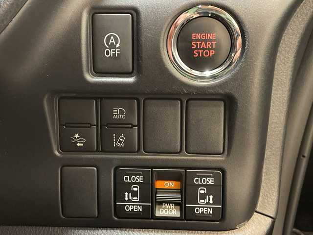 トヨタ ヴォクシー ZS 煌Ⅲ 新潟県 2020(令2)年 5.1万km ブラック 4WD/純正10インチSDナビ(NSZN-Z68T)/CD/DVD/BT/フルセグテレビ/バックカメラ/ETC/ドライブレコーダー/フリップダウンモニター/衝突被害軽減ブレーキ/レーンキープアシスト/クルーズコントロール/両側パワースライドドア/半革シート/MTモード付AT/コーナーセンサー/ステアリングスイッチ/スマートキー/プッシュスタート/LEDヘッドライト/オートライト/オートハイビーム/フォグランプ/純正16インチアルミホイール