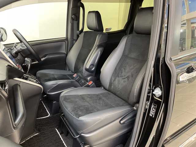 トヨタ ヴォクシー ZS 煌Ⅲ 新潟県 2020(令2)年 5.1万km ブラック 4WD/純正10インチSDナビ(NSZN-Z68T)/CD/DVD/BT/フルセグテレビ/バックカメラ/ETC/ドライブレコーダー/フリップダウンモニター/衝突被害軽減ブレーキ/レーンキープアシスト/クルーズコントロール/両側パワースライドドア/半革シート/MTモード付AT/コーナーセンサー/ステアリングスイッチ/スマートキー/プッシュスタート/LEDヘッドライト/オートライト/オートハイビーム/フォグランプ/純正16インチアルミホイール