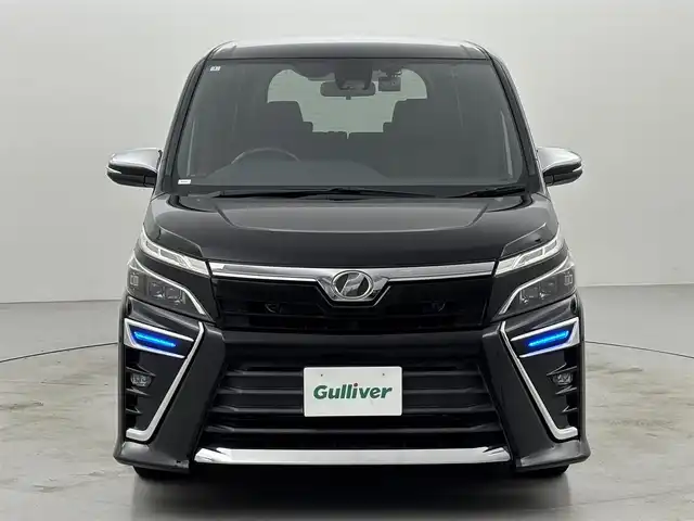 トヨタ ヴォクシー ZS 煌 福岡県 2018(平30)年 4.4万km ブラック アルパイン後席モニター／９型ナビ　/バックカメラ　/ＥＴＣ　/ドラレコ　/クルーズコントロール　/コーナーセンサー　/衝突被害軽減ブレーキ　/レーンキープ　/両側電動スライドドア　/ＭＴモード付ＡＴ　/純正１６インチＡＷ　/ＬＥＤヘッドライト