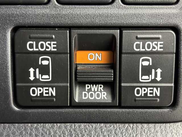 トヨタ ヴォクシー ZS 煌 福岡県 2018(平30)年 4.4万km ブラック アルパイン後席モニター／９型ナビ　/バックカメラ　/ＥＴＣ　/ドラレコ　/クルーズコントロール　/コーナーセンサー　/衝突被害軽減ブレーキ　/レーンキープ　/両側電動スライドドア　/ＭＴモード付ＡＴ　/純正１６インチＡＷ　/ＬＥＤヘッドライト