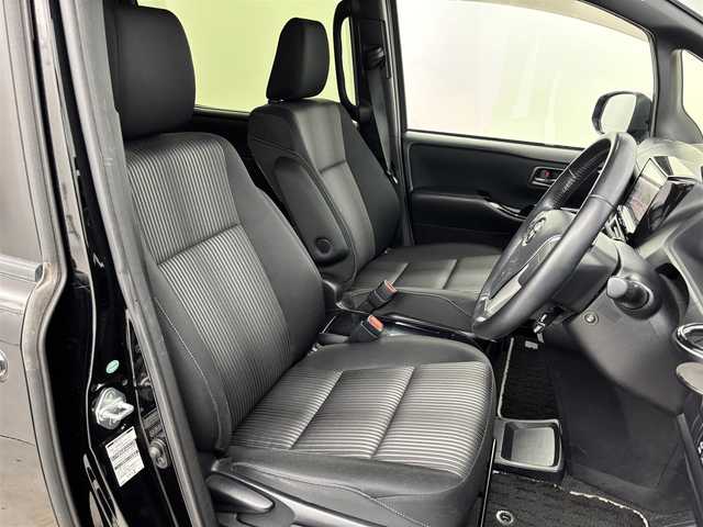 トヨタ ヴォクシー ZS 煌 福岡県 2018(平30)年 4.4万km ブラック アルパイン後席モニター／９型ナビ　/バックカメラ　/ＥＴＣ　/ドラレコ　/クルーズコントロール　/コーナーセンサー　/衝突被害軽減ブレーキ　/レーンキープ　/両側電動スライドドア　/ＭＴモード付ＡＴ　/純正１６インチＡＷ　/ＬＥＤヘッドライト