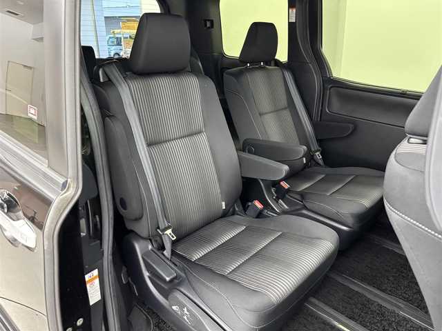 トヨタ ヴォクシー ZS 煌 福岡県 2018(平30)年 4.4万km ブラック アルパイン後席モニター／９型ナビ　/バックカメラ　/ＥＴＣ　/ドラレコ　/クルーズコントロール　/コーナーセンサー　/衝突被害軽減ブレーキ　/レーンキープ　/両側電動スライドドア　/ＭＴモード付ＡＴ　/純正１６インチＡＷ　/ＬＥＤヘッドライト