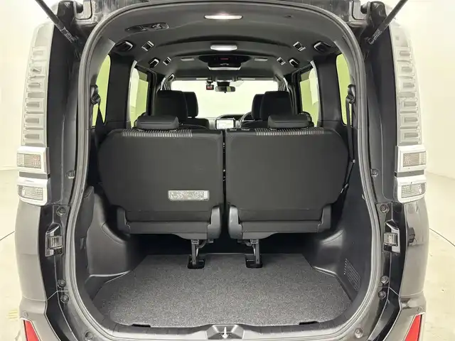 トヨタ ヴォクシー ZS 煌 福岡県 2018(平30)年 4.4万km ブラック アルパイン後席モニター／９型ナビ　/バックカメラ　/ＥＴＣ　/ドラレコ　/クルーズコントロール　/コーナーセンサー　/衝突被害軽減ブレーキ　/レーンキープ　/両側電動スライドドア　/ＭＴモード付ＡＴ　/純正１６インチＡＷ　/ＬＥＤヘッドライト