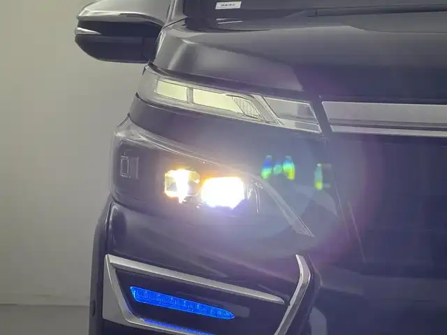 トヨタ ヴォクシー ZS 煌 福岡県 2018(平30)年 4.4万km ブラック アルパイン後席モニター／９型ナビ　/バックカメラ　/ＥＴＣ　/ドラレコ　/クルーズコントロール　/コーナーセンサー　/衝突被害軽減ブレーキ　/レーンキープ　/両側電動スライドドア　/ＭＴモード付ＡＴ　/純正１６インチＡＷ　/ＬＥＤヘッドライト