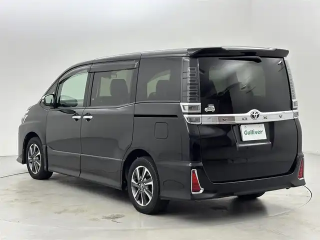 トヨタ ヴォクシー ZS 煌 福岡県 2018(平30)年 4.4万km ブラック アルパイン後席モニター／９型ナビ　/バックカメラ　/ＥＴＣ　/ドラレコ　/クルーズコントロール　/コーナーセンサー　/衝突被害軽減ブレーキ　/レーンキープ　/両側電動スライドドア　/ＭＴモード付ＡＴ　/純正１６インチＡＷ　/ＬＥＤヘッドライト