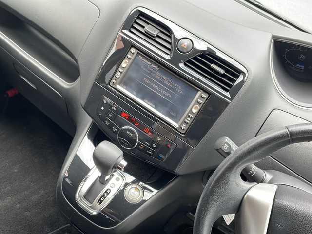 日産 セレナ ハイウェイスター 大阪府 2011(平23)年 7.7万km スーパーブラック ワンオーナー/純正SDナビ/・DVD/CD/FM/AM/Bluetooth/・ワンセグテレビ/ETC/盗難防止装置/ステアリングリモコン/フリップダウンモニター/両側パワースライドドア/コーナーセンサー/LEDヘッドライト/オートライト/オートエアコン/スマートキー×2/プッシュスタート/12V電源/USBジャック/純正16インチアルミホイール/純正フロアマット/電動格納ミラー/ドアバイザー/取扱説明書/ナビ取扱説明書/保証書
