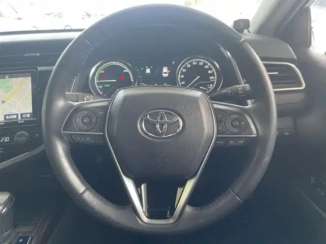 トヨタ カムリ G 千葉県 2017(平29)年 3.4万km シルバーM ワンオーナー/Toyota Safety Sense/・プリクラッシュセーフティ/・レーンディパーチャーアラート（ステアリング制御付）/・オートマチックハイビーム/・レーダークルーズコントロール（全車速追従機能付）/純正９インチメモリナビ/・フルセグTV/BT/DVD/ラジオ/バックカメラ/ETC/パワーシート/取扱説明書/保証書/スペアキー