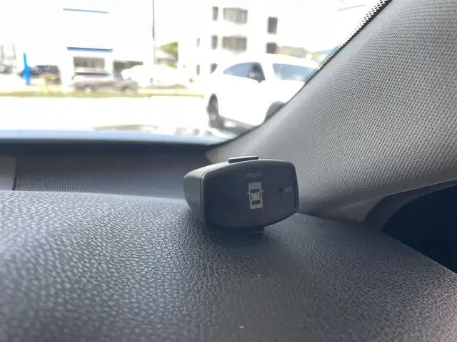 トヨタ カムリ G 千葉県 2017(平29)年 3.4万km シルバーM ワンオーナー/Toyota Safety Sense/・プリクラッシュセーフティ/・レーンディパーチャーアラート（ステアリング制御付）/・オートマチックハイビーム/・レーダークルーズコントロール（全車速追従機能付）/純正９インチメモリナビ/・フルセグTV/BT/DVD/ラジオ/バックカメラ/ETC/パワーシート/取扱説明書/保証書/スペアキー