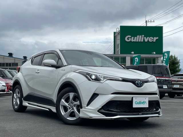 トヨタ Ｃ－ＨＲ S 静岡県 2017(平29)年 6.5万km ホワイトパールクリスタルシャイン ●社外ナビ/(フルセグ/CD/DVD/Bluetooth)/(7WV)/●バックモニター/●レーダークルーズコントロール/●衝突被害軽減システム/●レーンキープアシスト/●電動パーキングブレーキ/●オートブレーキホールド/●LED/●オートライト/●オートマチックハイビーム/●リアフォグランプ/●革巻きステアリング/●ステアリングスイッチ/●モデリスタフルエアロ/●電動格納ウインカーミラー/●ETC/●純正フロアマット/●ドアバイザー/●ISOFIX/●トノカバー/●プッシュスタート/●スマートキー/●横滑り防止装置/●純正17インチアルミホイール/●W+サイド+カーテンSRS+ABS/●取扱説明書