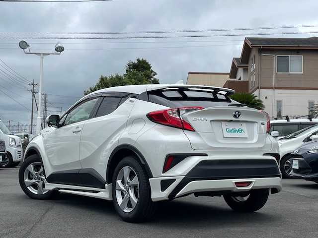 トヨタ Ｃ－ＨＲ S 静岡県 2017(平29)年 6.5万km ホワイトパールクリスタルシャイン ●社外ナビ/(フルセグ/CD/DVD/Bluetooth)/(7WV)/●バックモニター/●レーダークルーズコントロール/●衝突被害軽減システム/●レーンキープアシスト/●電動パーキングブレーキ/●オートブレーキホールド/●LED/●オートライト/●オートマチックハイビーム/●リアフォグランプ/●革巻きステアリング/●ステアリングスイッチ/●モデリスタフルエアロ/●電動格納ウインカーミラー/●ETC/●純正フロアマット/●ドアバイザー/●ISOFIX/●トノカバー/●プッシュスタート/●スマートキー/●横滑り防止装置/●純正17インチアルミホイール/●W+サイド+カーテンSRS+ABS/●取扱説明書