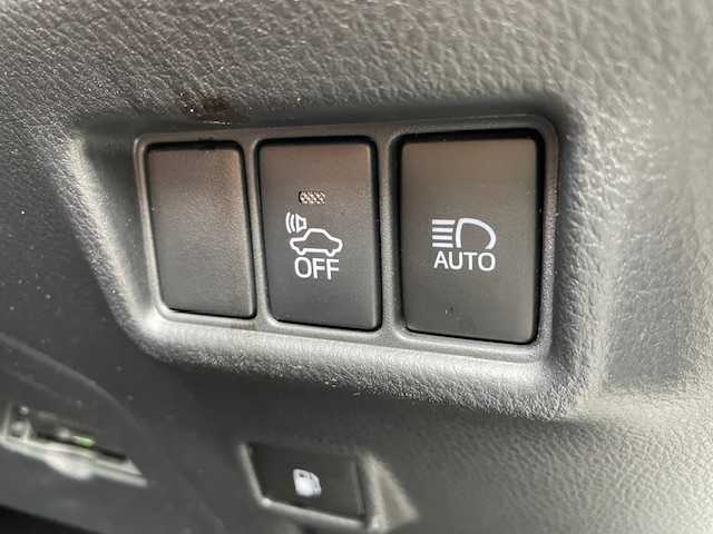 トヨタ Ｃ－ＨＲ S 静岡県 2017(平29)年 6.5万km ホワイトパールクリスタルシャイン ●社外ナビ/(フルセグ/CD/DVD/Bluetooth)/(7WV)/●バックモニター/●レーダークルーズコントロール/●衝突被害軽減システム/●レーンキープアシスト/●電動パーキングブレーキ/●オートブレーキホールド/●LED/●オートライト/●オートマチックハイビーム/●リアフォグランプ/●革巻きステアリング/●ステアリングスイッチ/●モデリスタフルエアロ/●電動格納ウインカーミラー/●ETC/●純正フロアマット/●ドアバイザー/●ISOFIX/●トノカバー/●プッシュスタート/●スマートキー/●横滑り防止装置/●純正17インチアルミホイール/●W+サイド+カーテンSRS+ABS/●取扱説明書