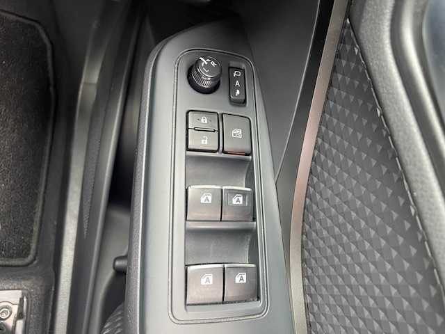 トヨタ Ｃ－ＨＲ S 静岡県 2017(平29)年 6.5万km ホワイトパールクリスタルシャイン ●社外ナビ/(フルセグ/CD/DVD/Bluetooth)/(7WV)/●バックモニター/●レーダークルーズコントロール/●衝突被害軽減システム/●レーンキープアシスト/●電動パーキングブレーキ/●オートブレーキホールド/●LED/●オートライト/●オートマチックハイビーム/●リアフォグランプ/●革巻きステアリング/●ステアリングスイッチ/●モデリスタフルエアロ/●電動格納ウインカーミラー/●ETC/●純正フロアマット/●ドアバイザー/●ISOFIX/●トノカバー/●プッシュスタート/●スマートキー/●横滑り防止装置/●純正17インチアルミホイール/●W+サイド+カーテンSRS+ABS/●取扱説明書