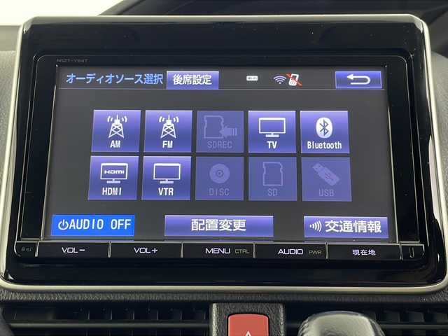 トヨタ ヴォクシー ZS 埼玉県 2014(平26)年 6.8万km ブラッキッシュアゲハガラスフレーク 純正フリップダウンモニター/両側パワースライドドア/純正９インチメモリナビ(型式：NSZT-Y64T)/CD/DVD/Bluetooth/フルセグ/バックカメラ/ドライブレコーダー/ビルトインETC/純正１６インチAW/純正フロアマット/プッシュスタート/スマートキー/スペアキー