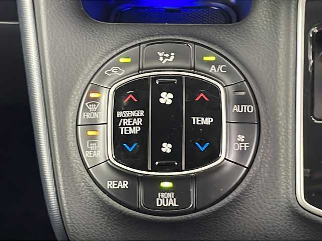 トヨタ ヴォクシー ZS 埼玉県 2014(平26)年 6.8万km ブラッキッシュアゲハガラスフレーク 純正フリップダウンモニター/両側パワースライドドア/純正９インチメモリナビ(型式：NSZT-Y64T)/CD/DVD/Bluetooth/フルセグ/バックカメラ/ドライブレコーダー/ビルトインETC/純正１６インチAW/純正フロアマット/プッシュスタート/スマートキー/スペアキー