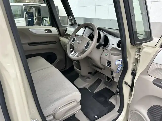ホンダ Ｎ ＢＯＸ G ターボ SSパッケージ 東京都 2016(平28)年 3.2万km プレミアムアイボリーパール2トーン ワンオーナー/純正SDナビ/　フルセグTV/Bluetooth/CD/DVD/AM・FM/USB/バックカメラ/ビルトインETC/純正フリップダウンモニター/前方ドライブレコーダー/アイドリングストップ/シティーブレーキアクティブシステム/クルーズコントロール/シートヒーター/純正１４インチアルミホイール/純正フロアマット/両側パワースライドドア/ドアバイザー/キセノンヘッドライト/室内LED/オートライト/電動格納ミラー/プッシュスタート/保証書/取扱説明書/スペアキー