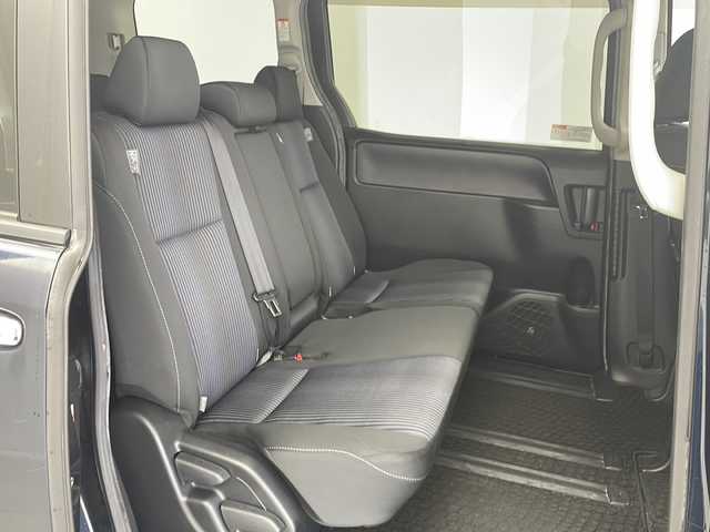 トヨタ ヴォクシー ZS 煌 茨城県 2015(平27)年 6.9万km ブラッキッシュアゲハガラスフレーク 純正８インチナビ　/後席モニター　/両側電動スライドドア　/バックカメラ　/ビルドインＥＴＣ　/ＨＤＭＩ　/ドアバイザー　/ＬＥＤヘッドライト　/フォグライト　/ドライブレコーダー　/純正アルミホイール　/スマートキー