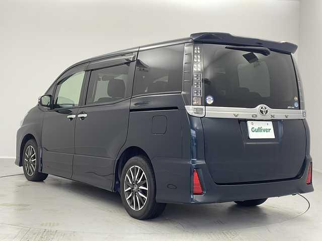 トヨタ ヴォクシー ZS 煌 茨城県 2015(平27)年 6.9万km ブラッキッシュアゲハガラスフレーク 純正８インチナビ　/後席モニター　/両側電動スライドドア　/バックカメラ　/ビルドインＥＴＣ　/ＨＤＭＩ　/ドアバイザー　/ＬＥＤヘッドライト　/フォグライト　/ドライブレコーダー　/純正アルミホイール　/スマートキー