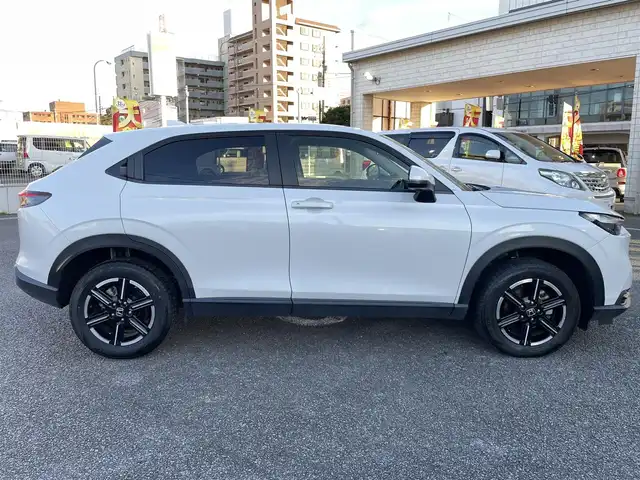 ホンダ ヴェゼル G 大分県 2023(令5)年 2万km プラチナホワイトパール プッシュスタート/スペアキー/ドラレコ（DVR-FR）/ETC/USB端子/ステアリングスイッチ/レーダークルーズコントロール/アイドリングストップ/LEDオートライト/電動格納ウインカーミラー/コーナーセンサー/レーンアシスト/衝突防止軽減システム/横滑り防止機能/ヒルディセントコントロール/シガーソケット
