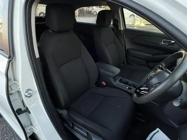 ホンダ ヴェゼル G 大分県 2023(令5)年 2万km プラチナホワイトパール プッシュスタート/スペアキー/ドラレコ（DVR-FR）/ETC/USB端子/ステアリングスイッチ/レーダークルーズコントロール/アイドリングストップ/LEDオートライト/電動格納ウインカーミラー/コーナーセンサー/レーンアシスト/衝突防止軽減システム/横滑り防止機能/ヒルディセントコントロール/シガーソケット