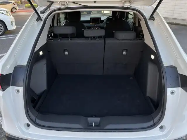 ホンダ ヴェゼル G 大分県 2023(令5)年 2万km プラチナホワイトパール プッシュスタート/スペアキー/ドラレコ（DVR-FR）/ETC/USB端子/ステアリングスイッチ/レーダークルーズコントロール/アイドリングストップ/LEDオートライト/電動格納ウインカーミラー/コーナーセンサー/レーンアシスト/衝突防止軽減システム/横滑り防止機能/ヒルディセントコントロール/シガーソケット