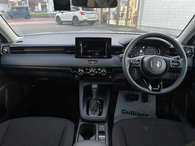 ホンダ ヴェゼル G 大分県 2023(令5)年 2万km プラチナホワイトパール プッシュスタート/スペアキー/ドラレコ（DVR-FR）/ETC/USB端子/ステアリングスイッチ/レーダークルーズコントロール/アイドリングストップ/LEDオートライト/電動格納ウインカーミラー/コーナーセンサー/レーンアシスト/衝突防止軽減システム/横滑り防止機能/ヒルディセントコントロール/シガーソケット