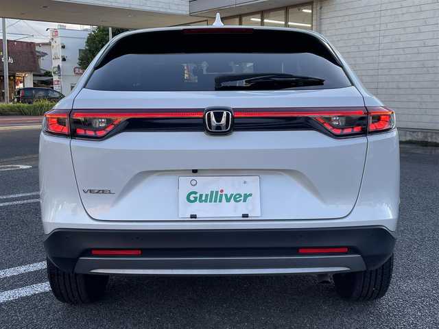 ホンダ ヴェゼル G 大分県 2023(令5)年 2万km プラチナホワイトパール プッシュスタート/スペアキー/ドラレコ（DVR-FR）/ETC/USB端子/ステアリングスイッチ/レーダークルーズコントロール/アイドリングストップ/LEDオートライト/電動格納ウインカーミラー/コーナーセンサー/レーンアシスト/衝突防止軽減システム/横滑り防止機能/ヒルディセントコントロール/シガーソケット