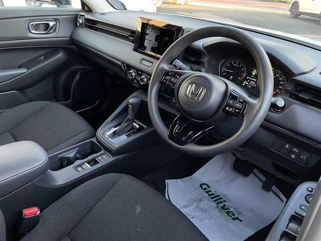 ホンダ ヴェゼル G 大分県 2023(令5)年 2万km プラチナホワイトパール プッシュスタート/スペアキー/ドラレコ（DVR-FR）/ETC/USB端子/ステアリングスイッチ/レーダークルーズコントロール/アイドリングストップ/LEDオートライト/電動格納ウインカーミラー/コーナーセンサー/レーンアシスト/衝突防止軽減システム/横滑り防止機能/ヒルディセントコントロール/シガーソケット