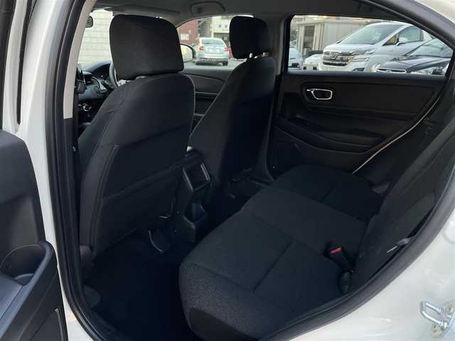 ホンダ ヴェゼル G 大分県 2023(令5)年 2万km プラチナホワイトパール プッシュスタート/スペアキー/ドラレコ（DVR-FR）/ETC/USB端子/ステアリングスイッチ/レーダークルーズコントロール/アイドリングストップ/LEDオートライト/電動格納ウインカーミラー/コーナーセンサー/レーンアシスト/衝突防止軽減システム/横滑り防止機能/ヒルディセントコントロール/シガーソケット