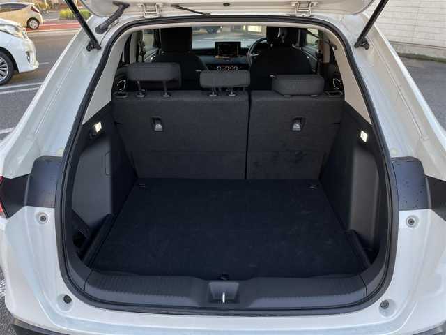 ホンダ ヴェゼル G 大分県 2023(令5)年 2万km プラチナホワイトパール プッシュスタート/スペアキー/ドラレコ（DVR-FR）/ETC/USB端子/ステアリングスイッチ/レーダークルーズコントロール/アイドリングストップ/LEDオートライト/電動格納ウインカーミラー/コーナーセンサー/レーンアシスト/衝突防止軽減システム/横滑り防止機能/ヒルディセントコントロール/シガーソケット