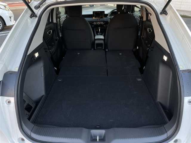 ホンダ ヴェゼル G 大分県 2023(令5)年 2万km プラチナホワイトパール プッシュスタート/スペアキー/ドラレコ（DVR-FR）/ETC/USB端子/ステアリングスイッチ/レーダークルーズコントロール/アイドリングストップ/LEDオートライト/電動格納ウインカーミラー/コーナーセンサー/レーンアシスト/衝突防止軽減システム/横滑り防止機能/ヒルディセントコントロール/シガーソケット