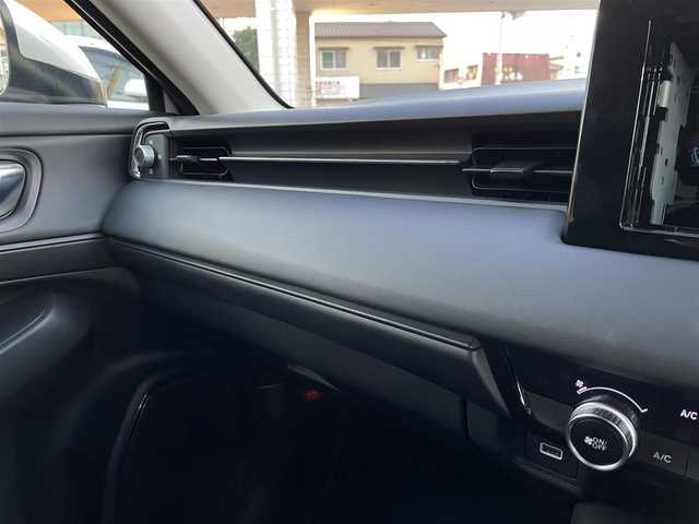 ホンダ ヴェゼル G 大分県 2023(令5)年 2万km プラチナホワイトパール プッシュスタート/スペアキー/ドラレコ（DVR-FR）/ETC/USB端子/ステアリングスイッチ/レーダークルーズコントロール/アイドリングストップ/LEDオートライト/電動格納ウインカーミラー/コーナーセンサー/レーンアシスト/衝突防止軽減システム/横滑り防止機能/ヒルディセントコントロール/シガーソケット