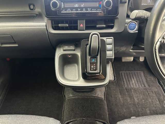 トヨタ シエンタ ハイブリッド Z 兵庫県 2022(令4)年 5.8万km アーバンカーキ 純正メモリナビ(Bluetooth/USB/フルセグ/Miracast)/バックカメラ/追従型クルーズコントロール/両側パワースライドドア/ブラインドスポットモニター/コーナーセンサー/オートライト/オートマチックハイビーム/LEDヘッドライト/AC100Vコンセント/社外フロアマット/ビルトインETC/スマートキー