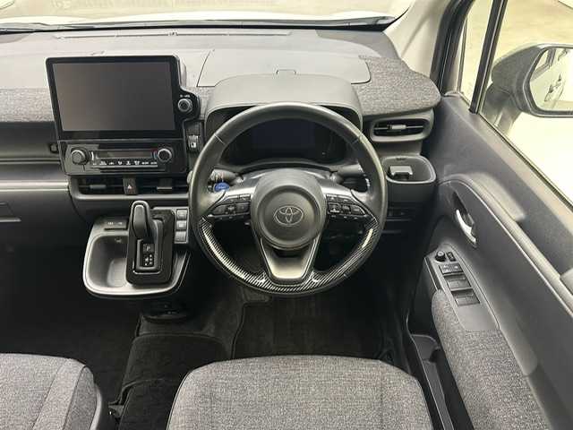 トヨタ シエンタ ハイブリッド Z 兵庫県 2022(令4)年 5.8万km アーバンカーキ 純正メモリナビ(Bluetooth/USB/フルセグ/Miracast)/バックカメラ/追従型クルーズコントロール/両側パワースライドドア/ブラインドスポットモニター/コーナーセンサー/オートライト/オートマチックハイビーム/LEDヘッドライト/AC100Vコンセント/社外フロアマット/ビルトインETC/スマートキー