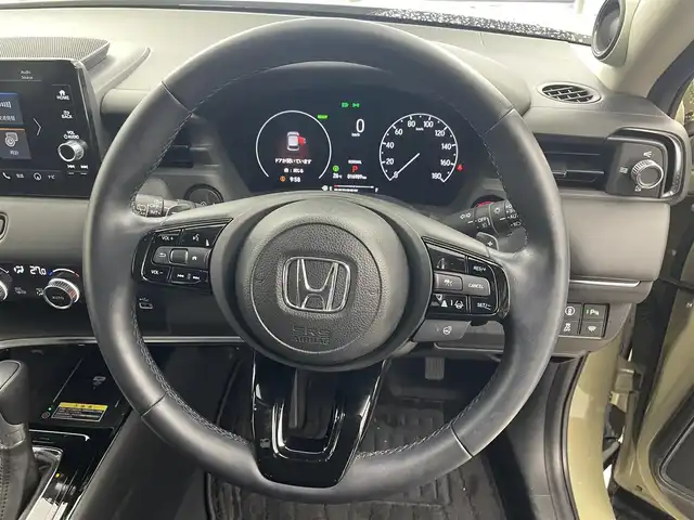 ホンダ ヴェゼル ハイブリッド e:HEV Z 愛知県 2023(令5)年 1.7万km サンドカーキパール 純正9インチディスプレイオーディオ/（BT/AM/FM/フルセグTV）/全方位バックカメラ/ハーフレザーシート/前席シートヒーター/置くだけ充電/電動リアゲート/HondaSENSING/・アダクティブクルーズコントロール/・衝突軽減ブレーキ/・ブラインドスポッとモニター/・レーンキープアシスト/スポーツモード/エコノミーモード/純正18インチAW/純正フロアマット/ドアバイザー/純正フロアマット/トノカバー/純正18インチAW
