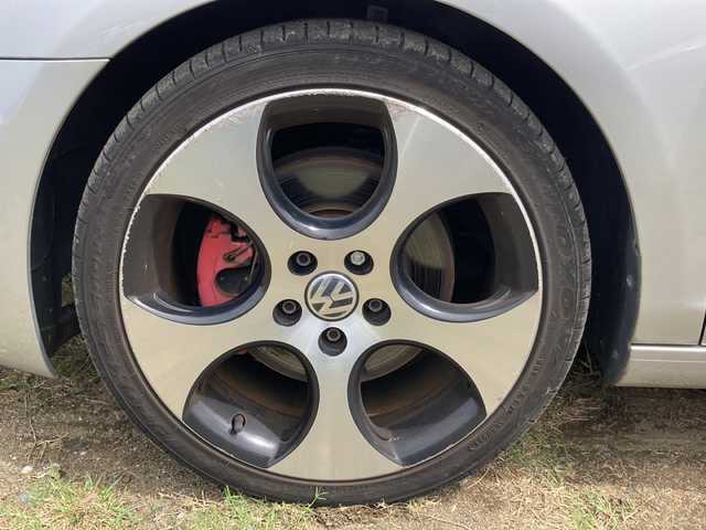 フォルクスワーゲン ゴルフ GTi 東京都 2011(平23)年 7万km リフレックスシルバーメタリック 社外HDDナビ（DVD再生機能付）/ワンセグTV/ETC/黒革シート/運転席側パワーシート/シートヒーター（D席/N席）/オートライト/クルーズコントロール/純正18インチAW