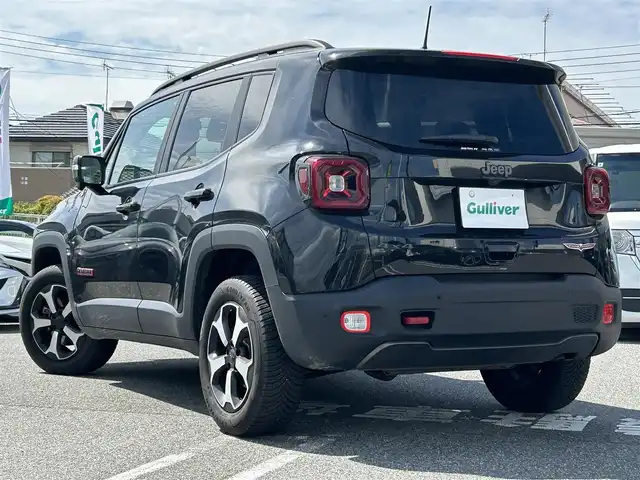 クライスラー・ジープ ジープ レネゲード トレイルホーク 奈良県 2021(令3)年 2.8万km ブラック 1オーナー/4WD/純正ディーラーナビ/BT/USB//ルーフレーン/レーンキープアシスト/コーナーセンサー/クルコン/横滑り防止装置/バックカメラ/ドラレコ/スタッドレスタイヤ/純正フロアマット/オートLEDライト/保証書・取説・スペアキー付