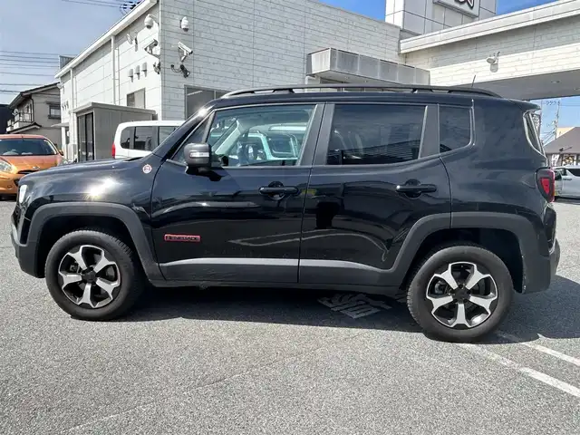 クライスラー・ジープ ジープ レネゲード トレイルホーク 奈良県 2021(令3)年 2.8万km ブラック 1オーナー/4WD/純正ディーラーナビ/BT/USB//ルーフレーン/レーンキープアシスト/コーナーセンサー/クルコン/横滑り防止装置/バックカメラ/ドラレコ/スタッドレスタイヤ/純正フロアマット/オートLEDライト/保証書・取説・スペアキー付