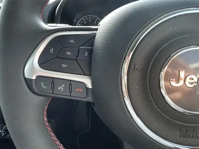 クライスラー・ジープ ジープ レネゲード トレイルホーク 奈良県 2021(令3)年 2.8万km ブラック 1オーナー/4WD/純正ディーラーナビ/BT/USB//ルーフレーン/レーンキープアシスト/コーナーセンサー/クルコン/横滑り防止装置/バックカメラ/ドラレコ/スタッドレスタイヤ/純正フロアマット/オートLEDライト/保証書・取説・スペアキー付