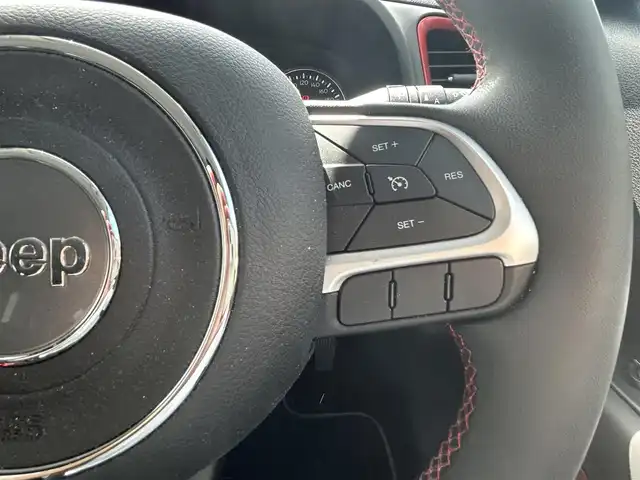 クライスラー・ジープ ジープ レネゲード トレイルホーク 奈良県 2021(令3)年 2.8万km ブラック 1オーナー/4WD/純正ディーラーナビ/BT/USB//ルーフレーン/レーンキープアシスト/コーナーセンサー/クルコン/横滑り防止装置/バックカメラ/ドラレコ/スタッドレスタイヤ/純正フロアマット/オートLEDライト/保証書・取説・スペアキー付