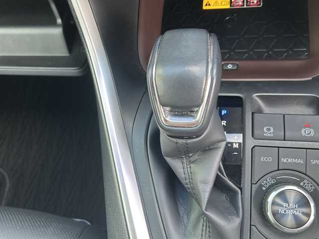 トヨタ ＲＡＶ４ G Zパッケージ 鳥取県 2023(令5)年 2.5万km プラチナホワイトパールマイカ スマートエントリー＆プッシュスタートシステム/本革巻きステアリング＆シフトノブ/前席シートヒーター／ベンチレーション機能/ステアリングヒーター/USB Type-C端子/ハンズフリーパワーバックドア/デジタルインナーミラー/T-Connectナビ（9インチ画面）/ハイレゾ対応サウンドパッケージ/電動パーキングブレーキ/ブラインドスポットモニター/ダイナミックトルクベクタリングAWD/マルチテレインセレクト/ダウンヒルアシストコントロール/スノーモード/Toyota Safety Sense/フルセグテレビ/ETC/ドライブレコーダー