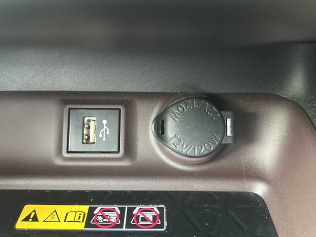 トヨタ ＲＡＶ４ G Zパッケージ 鳥取県 2023(令5)年 2.5万km プラチナホワイトパールマイカ スマートエントリー＆プッシュスタートシステム/本革巻きステアリング＆シフトノブ/前席シートヒーター／ベンチレーション機能/ステアリングヒーター/USB Type-C端子/ハンズフリーパワーバックドア/デジタルインナーミラー/T-Connectナビ（9インチ画面）/ハイレゾ対応サウンドパッケージ/電動パーキングブレーキ/ブラインドスポットモニター/ダイナミックトルクベクタリングAWD/マルチテレインセレクト/ダウンヒルアシストコントロール/スノーモード/Toyota Safety Sense/フルセグテレビ/ETC/ドライブレコーダー