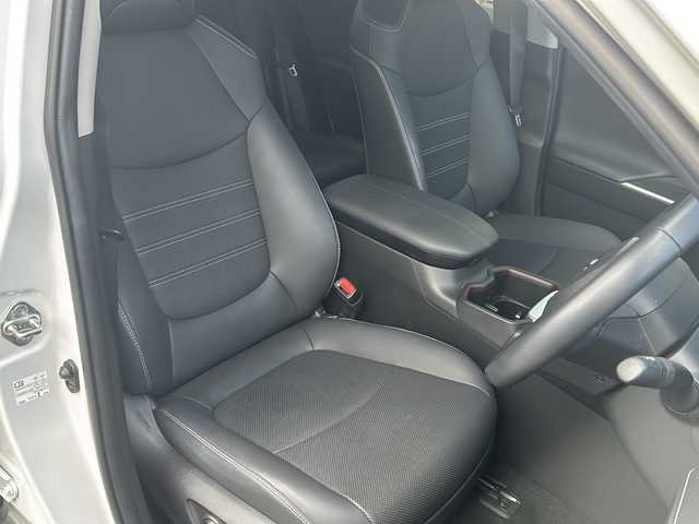 トヨタ ＲＡＶ４ G Zパッケージ 鳥取県 2023(令5)年 2.5万km プラチナホワイトパールマイカ スマートエントリー＆プッシュスタートシステム/本革巻きステアリング＆シフトノブ/前席シートヒーター／ベンチレーション機能/ステアリングヒーター/USB Type-C端子/ハンズフリーパワーバックドア/デジタルインナーミラー/T-Connectナビ（9インチ画面）/ハイレゾ対応サウンドパッケージ/電動パーキングブレーキ/ブラインドスポットモニター/ダイナミックトルクベクタリングAWD/マルチテレインセレクト/ダウンヒルアシストコントロール/スノーモード/Toyota Safety Sense/フルセグテレビ/ETC/ドライブレコーダー