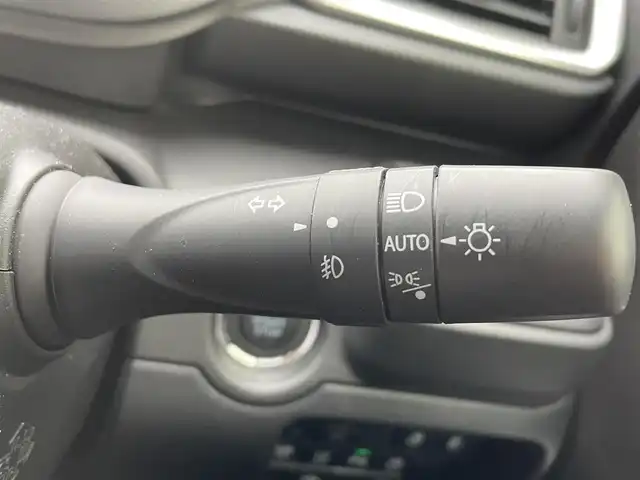 スズキ ソリオ バンディット HV MV 滋賀県 2024(令6)年 0.3万km スーパーブラックパール デュアルカメラブレーキサポート/全方位カメラ/ヘッドアップディスプレイ/コーナーセンサー/両側パワースライドドア/クルーズコントロール/レーントレーシングアシスト/アイドリングストップ/横滑り防止装置/革巻きステアリング/ステアリングスイッチ/オートライト/LEDヘッドライト/フロントフォグライト/純正フロアマット/電格ミラー/スマートキー/スペアキー