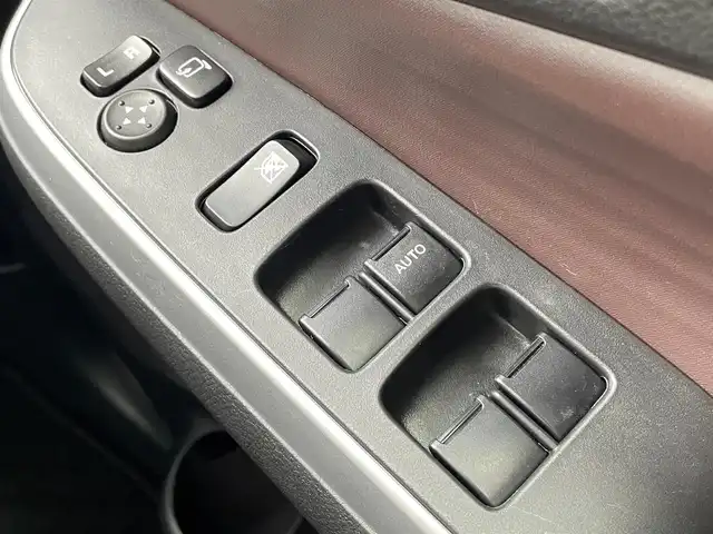 スズキ ソリオ バンディット HV MV 滋賀県 2024(令6)年 0.3万km スーパーブラックパール デュアルカメラブレーキサポート/全方位カメラ/ヘッドアップディスプレイ/コーナーセンサー/両側パワースライドドア/クルーズコントロール/レーントレーシングアシスト/アイドリングストップ/横滑り防止装置/革巻きステアリング/ステアリングスイッチ/オートライト/LEDヘッドライト/フロントフォグライト/純正フロアマット/電格ミラー/スマートキー/スペアキー
