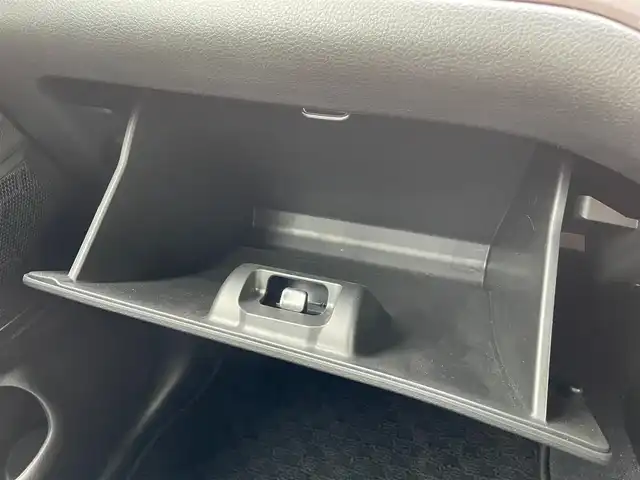 スズキ ソリオ バンディット HV MV 滋賀県 2024(令6)年 0.3万km スーパーブラックパール デュアルカメラブレーキサポート/全方位カメラ/ヘッドアップディスプレイ/コーナーセンサー/両側パワースライドドア/クルーズコントロール/レーントレーシングアシスト/アイドリングストップ/横滑り防止装置/革巻きステアリング/ステアリングスイッチ/オートライト/LEDヘッドライト/フロントフォグライト/純正フロアマット/電格ミラー/スマートキー/スペアキー