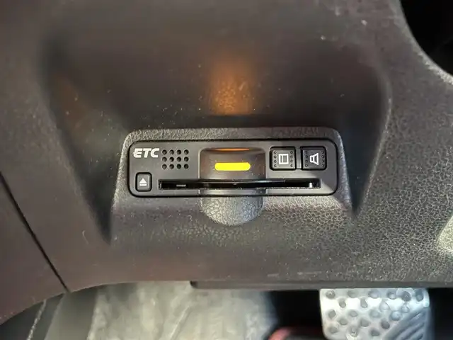 ホンダ フィット RS 高知県 2011(平23)年 14.7万km プレミアムホワイトパール メモリナビ/Bluetooth接続/ETC/バックカメラ/純正+社外（MUGEN）フロアマット/社外（XSPEED）16インチアルミホイール/盗難防止装置/オートライト/運転席＋助手席エアバッグ/パドルシフト/電動格納ミラー/レザーシートカバー/本革巻きステアリング