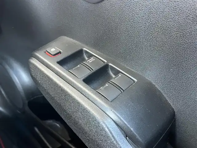 ホンダ フィット RS 高知県 2011(平23)年 14.7万km プレミアムホワイトパール メモリナビ/Bluetooth接続/ETC/バックカメラ/純正+社外（MUGEN）フロアマット/社外（XSPEED）16インチアルミホイール/盗難防止装置/オートライト/運転席＋助手席エアバッグ/パドルシフト/電動格納ミラー/レザーシートカバー/本革巻きステアリング