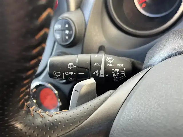 ホンダ フィット RS 高知県 2011(平23)年 14.7万km プレミアムホワイトパール メモリナビ/Bluetooth接続/ETC/バックカメラ/純正+社外（MUGEN）フロアマット/社外（XSPEED）16インチアルミホイール/盗難防止装置/オートライト/運転席＋助手席エアバッグ/パドルシフト/電動格納ミラー/レザーシートカバー/本革巻きステアリング