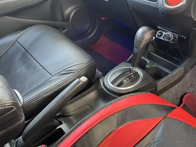 ホンダ フィット RS 高知県 2011(平23)年 14.7万km プレミアムホワイトパール メモリナビ/Bluetooth接続/ETC/バックカメラ/純正+社外（MUGEN）フロアマット/社外（XSPEED）16インチアルミホイール/盗難防止装置/オートライト/運転席＋助手席エアバッグ/パドルシフト/電動格納ミラー/レザーシートカバー/本革巻きステアリング